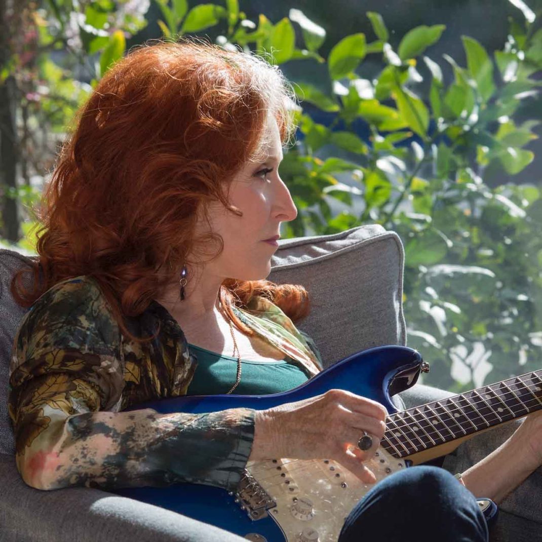 Armchair Blue Strat Window (square)