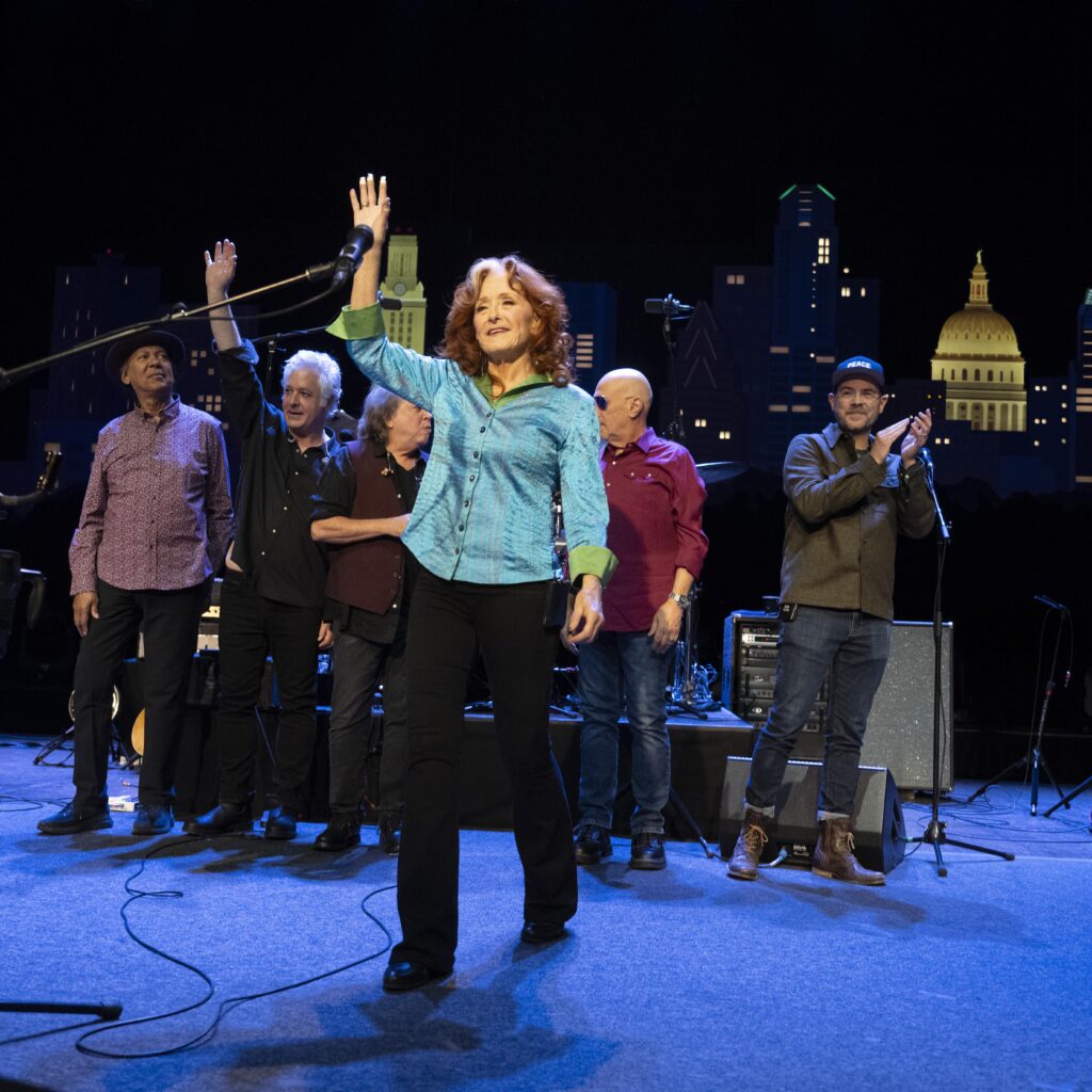 Snp 3431v1 (band Bow And B Waving) Square